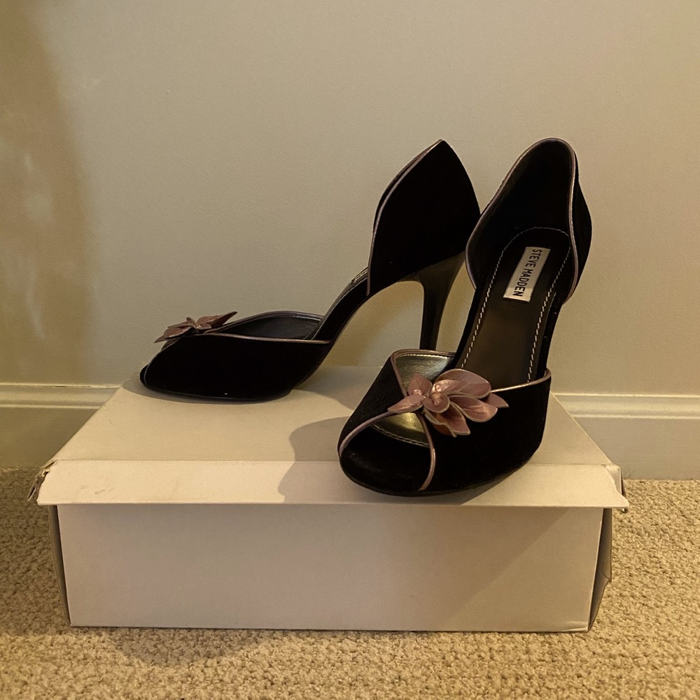 Steve Madden Black Velvet Pump